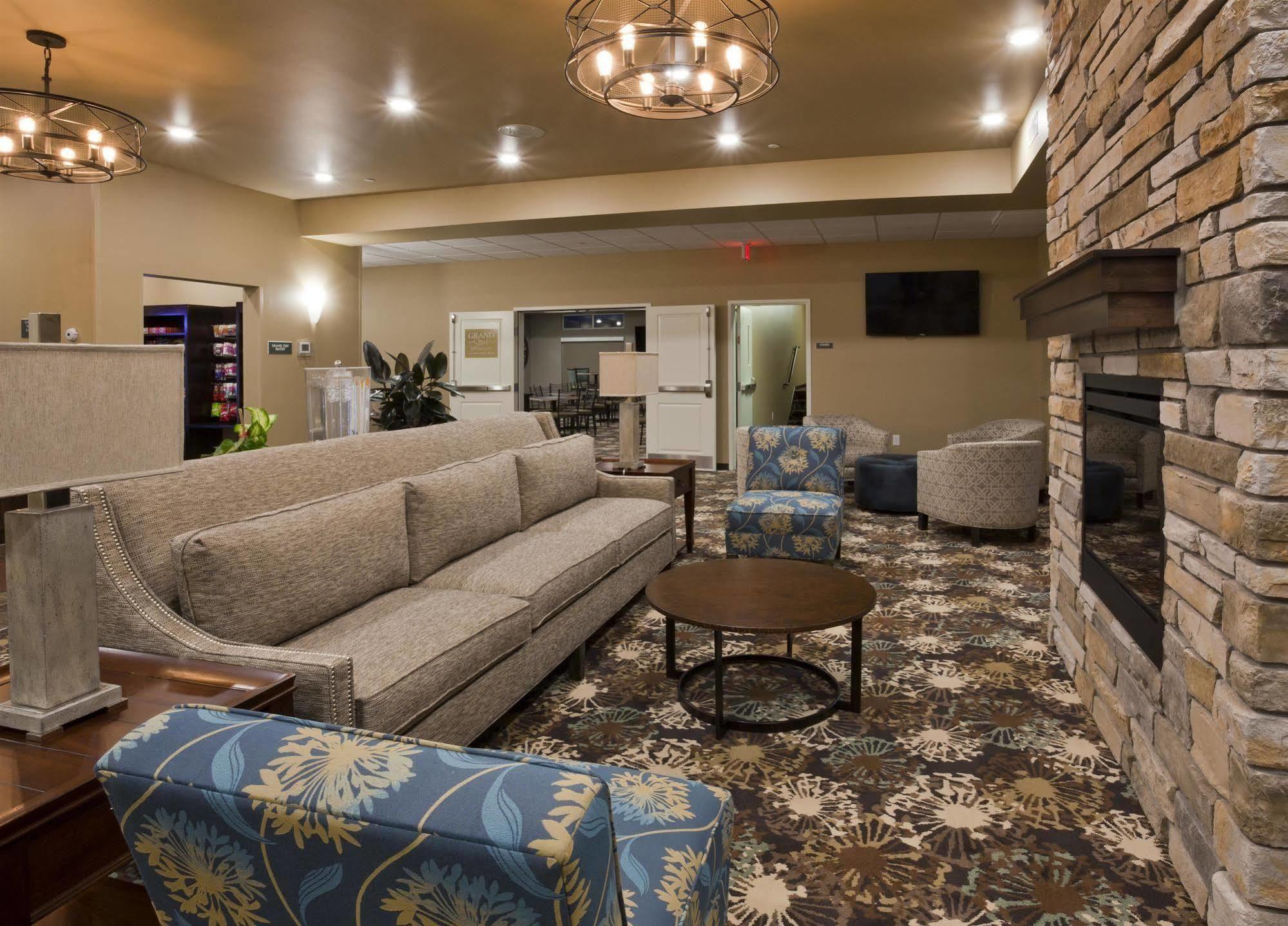 Grandstay Hotel & Suites Valley City Екстериор снимка