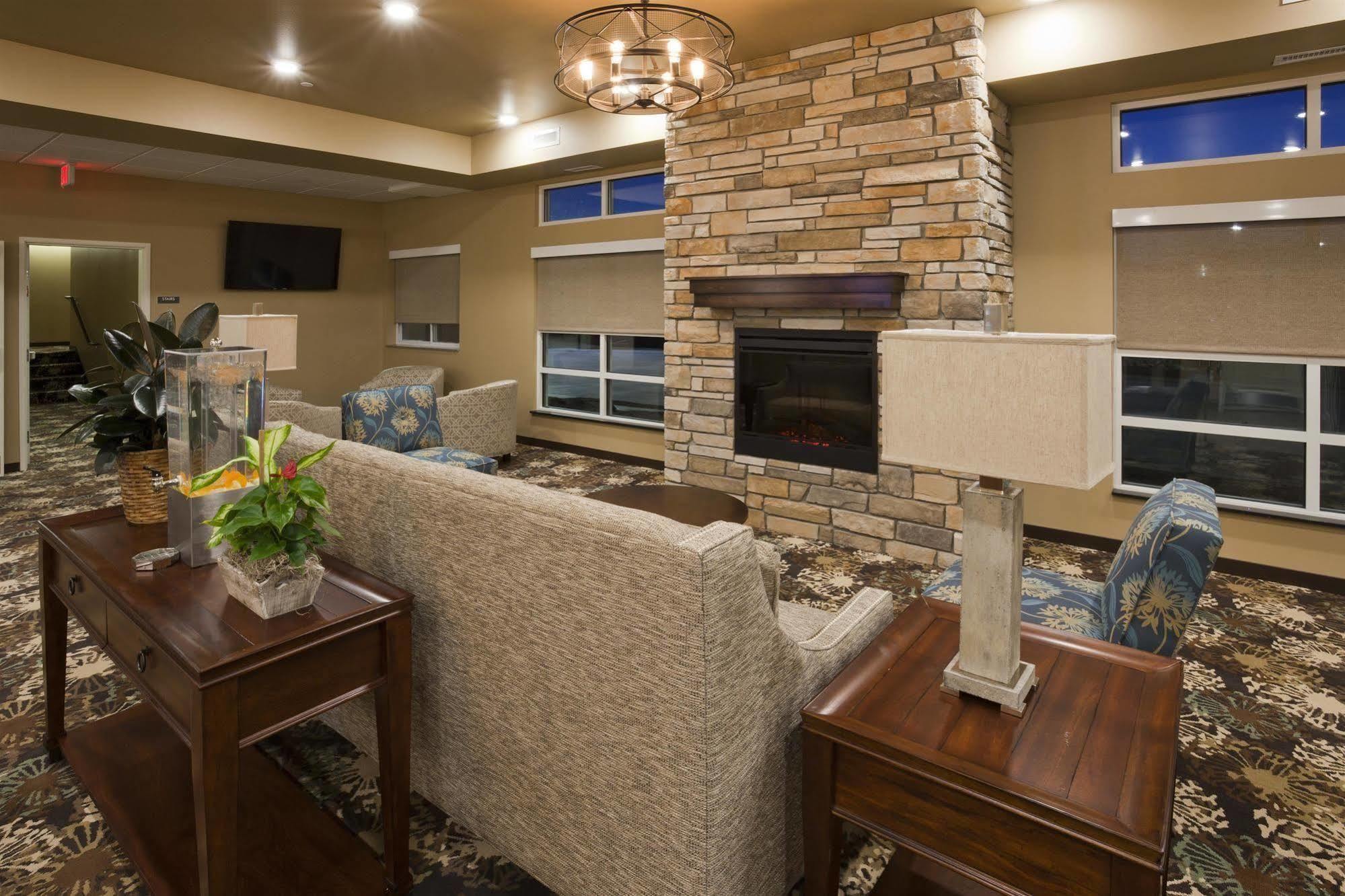 Grandstay Hotel & Suites Valley City Екстериор снимка