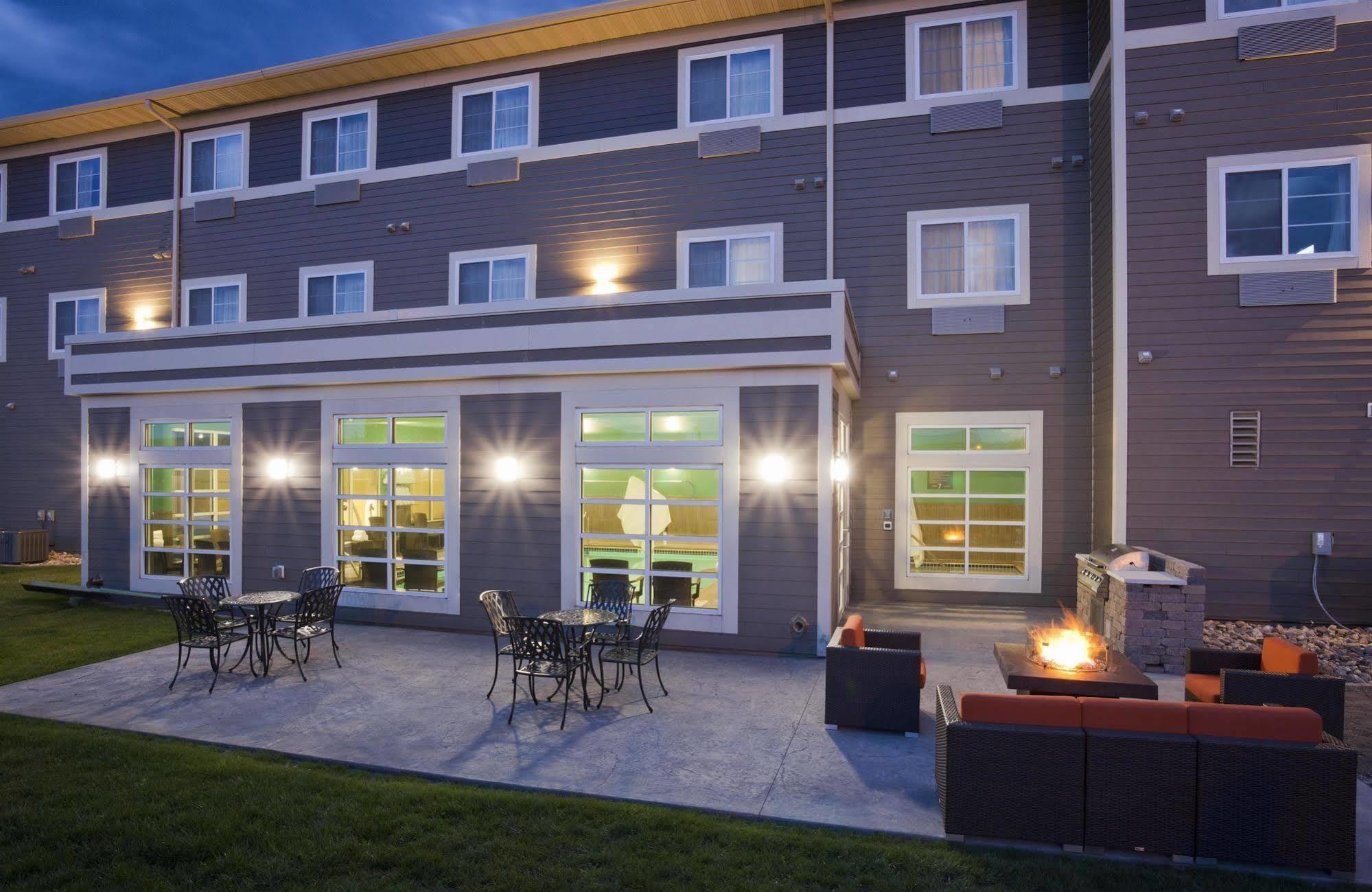 Grandstay Hotel & Suites Valley City Екстериор снимка