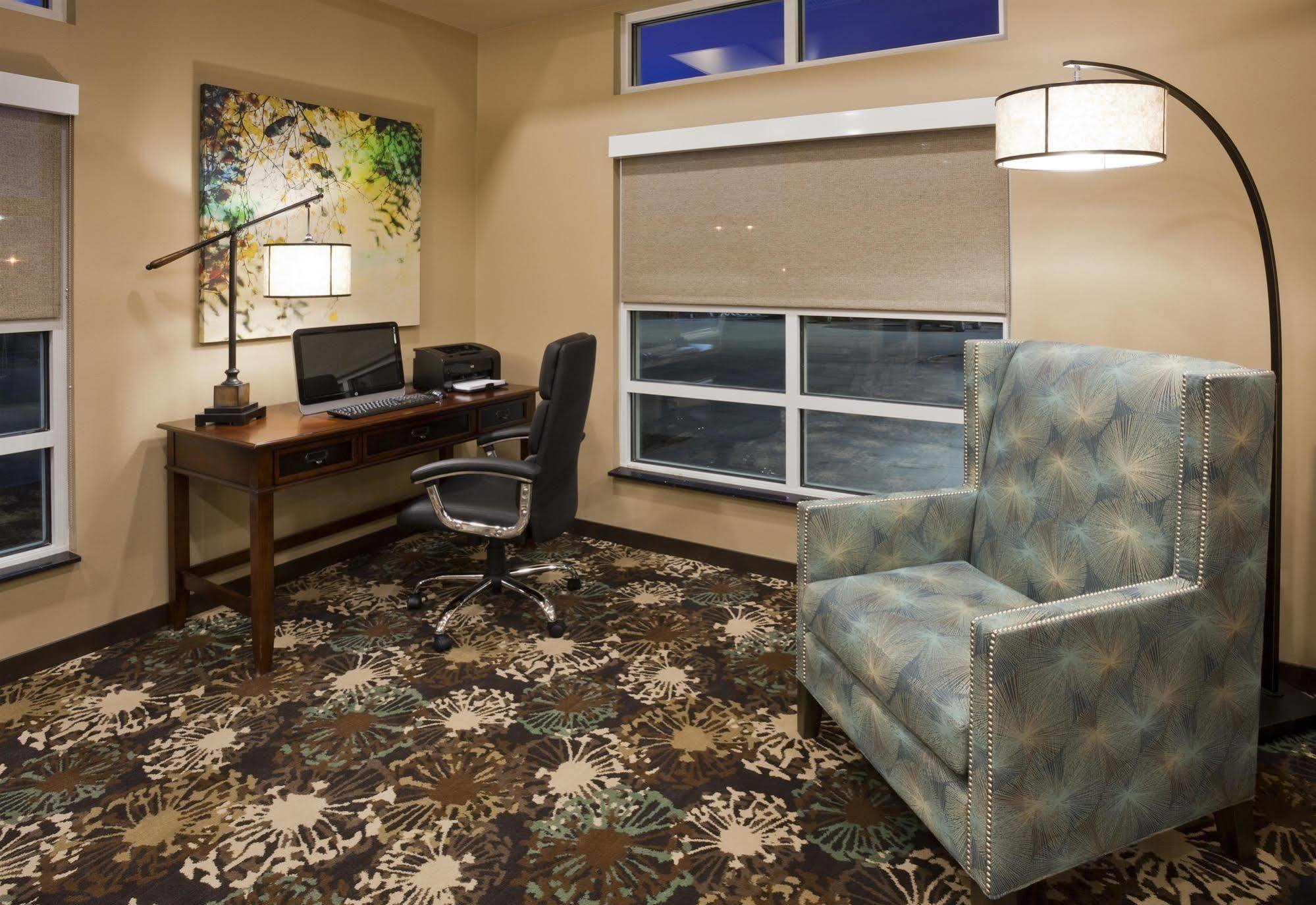 Grandstay Hotel & Suites Valley City Екстериор снимка