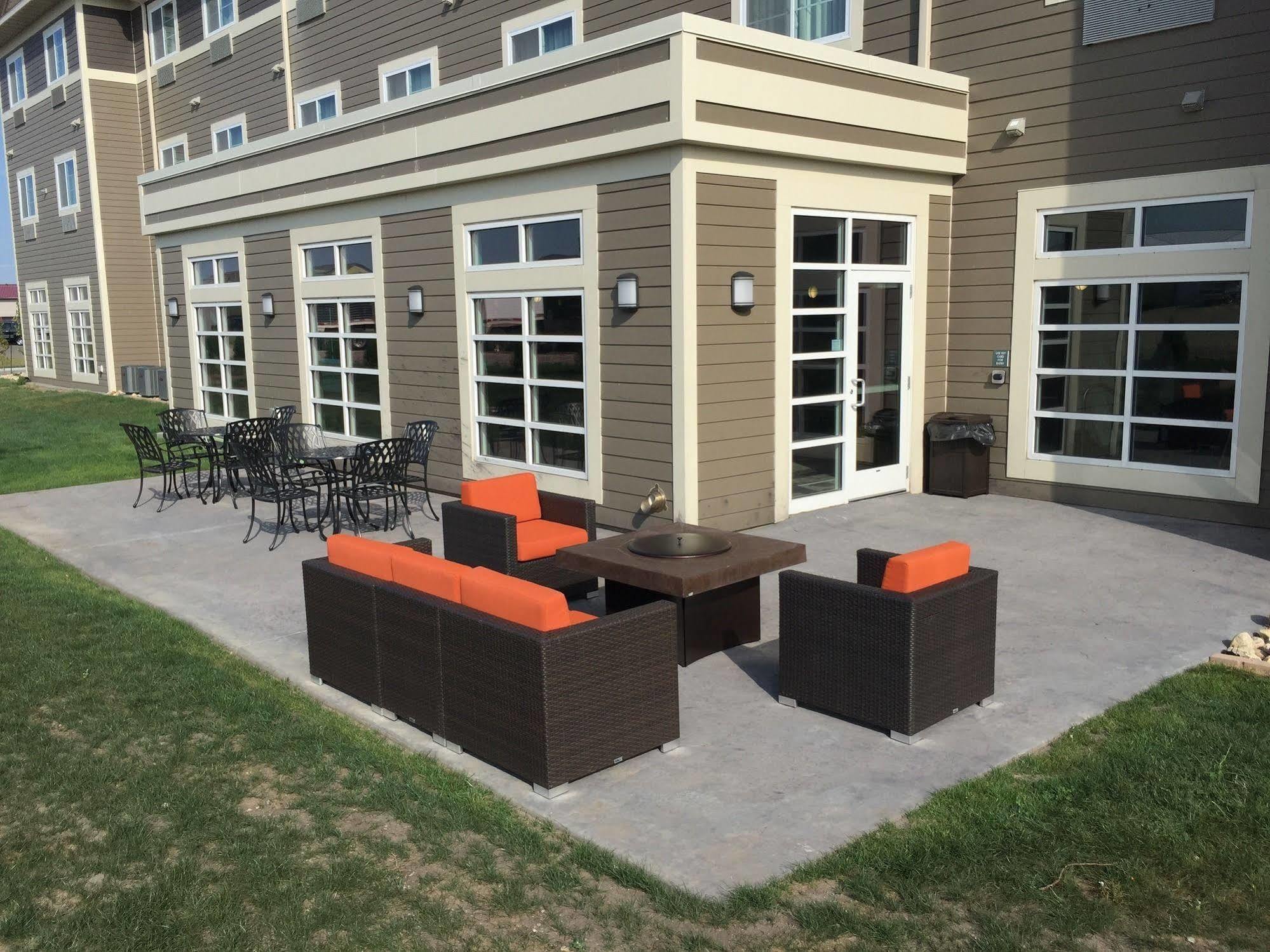 Grandstay Hotel & Suites Valley City Екстериор снимка