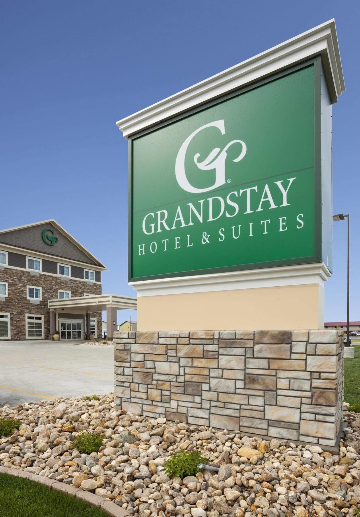 Grandstay Hotel & Suites Valley City Екстериор снимка