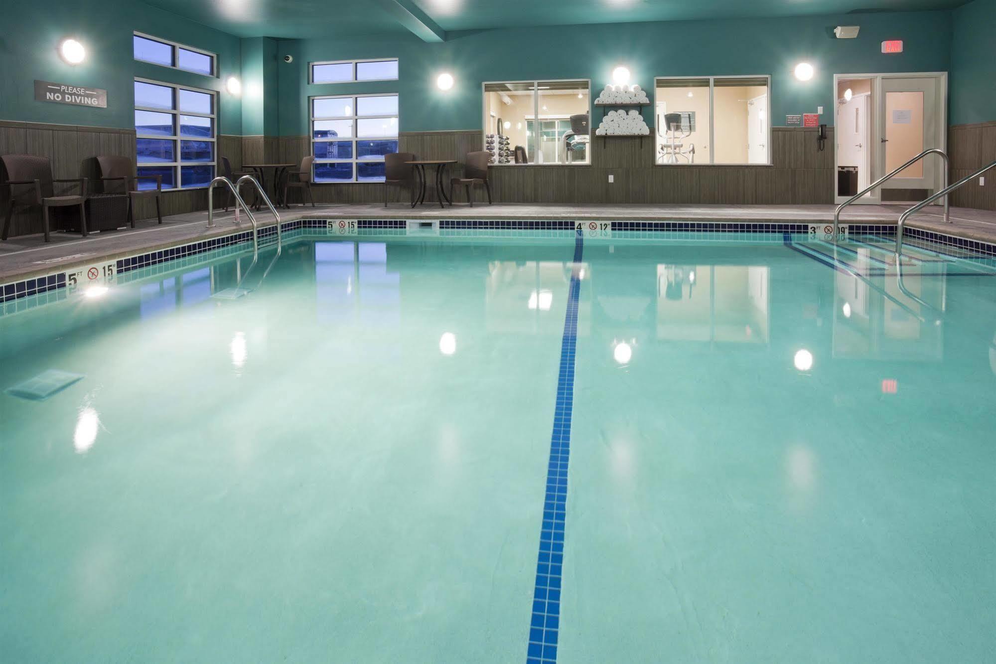 Grandstay Hotel & Suites Valley City Екстериор снимка