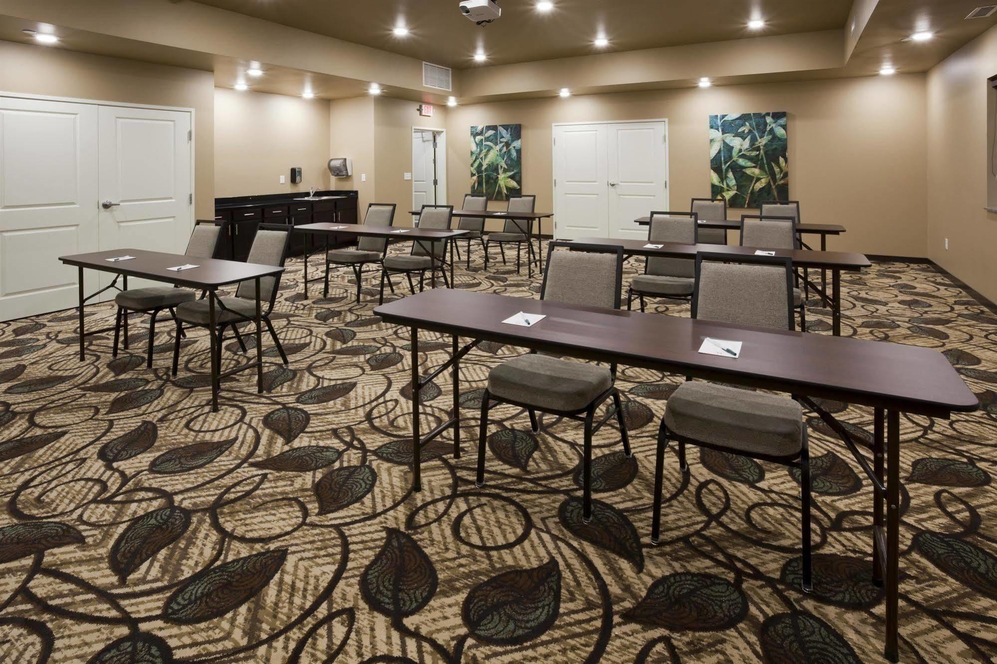 Grandstay Hotel & Suites Valley City Екстериор снимка