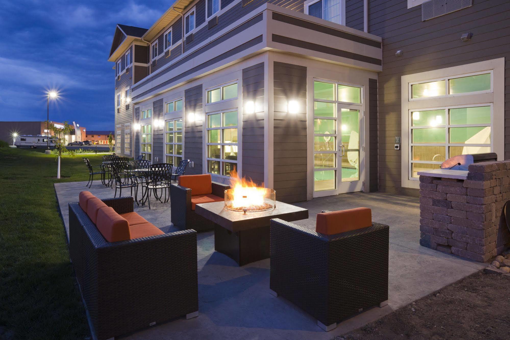 Grandstay Hotel & Suites Valley City Екстериор снимка