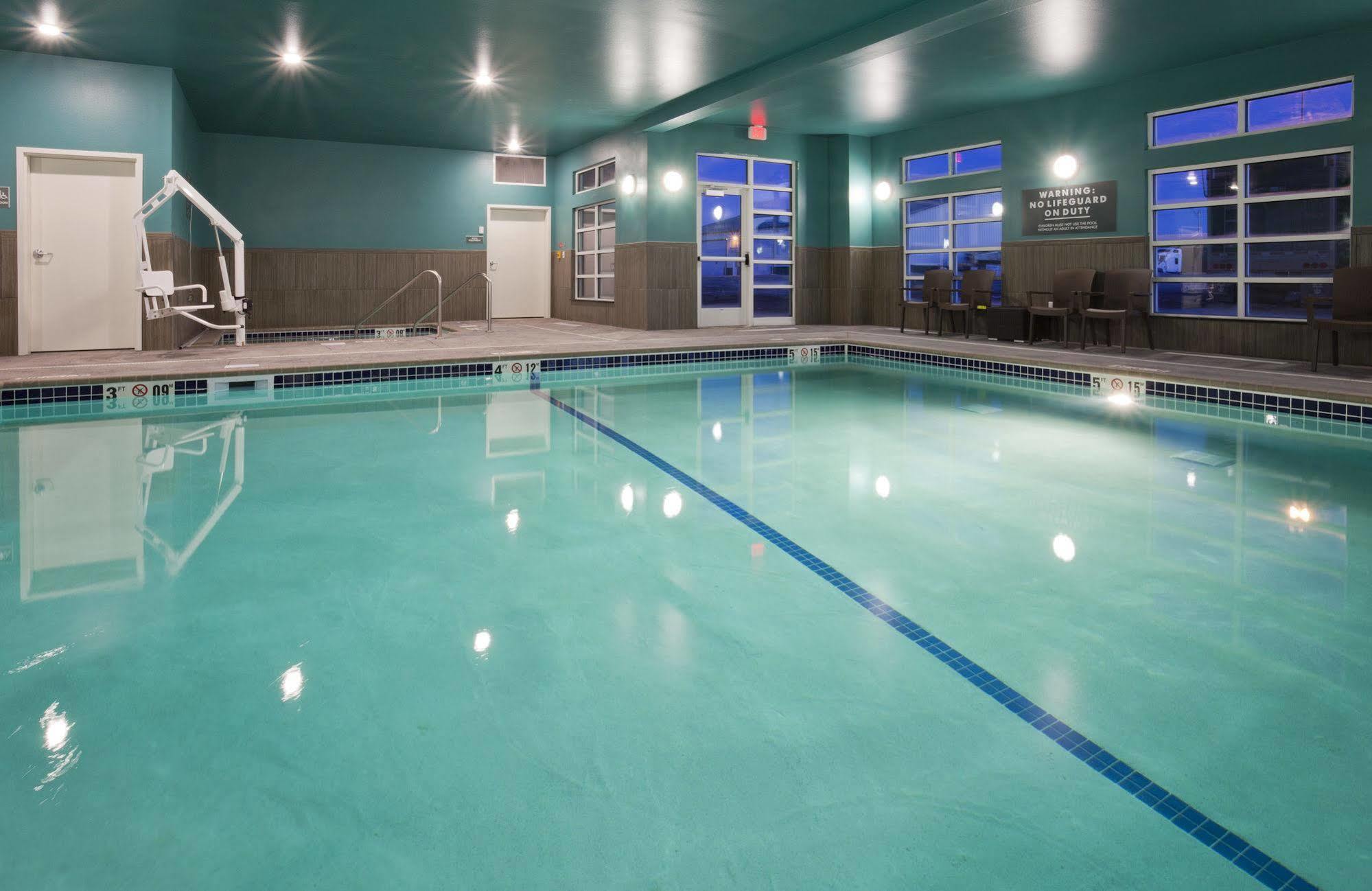 Grandstay Hotel & Suites Valley City Екстериор снимка