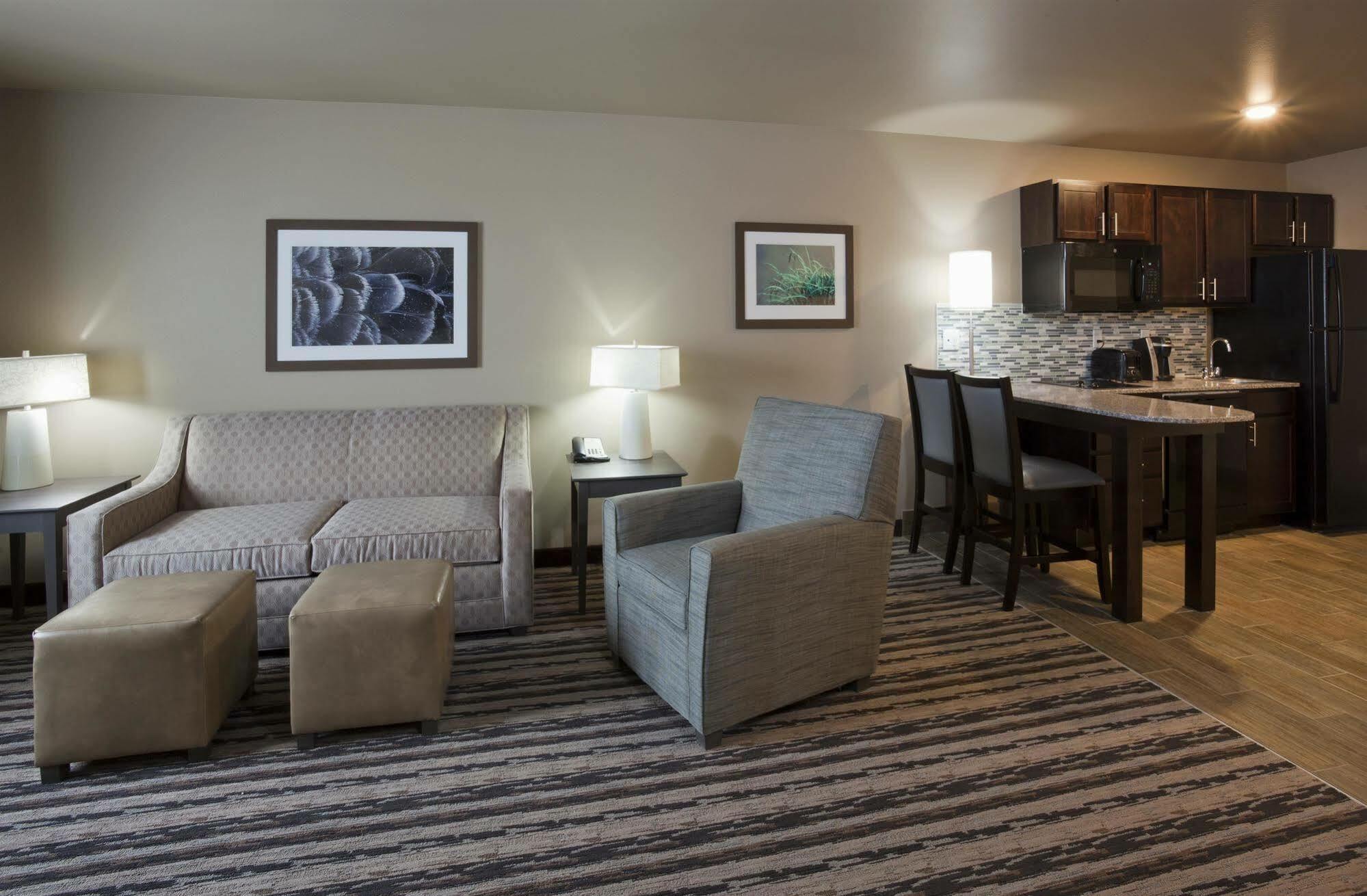 Grandstay Hotel & Suites Valley City Екстериор снимка